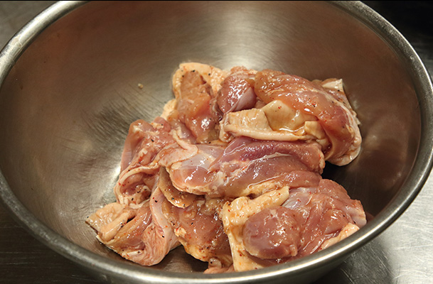 お肉の下味をつける