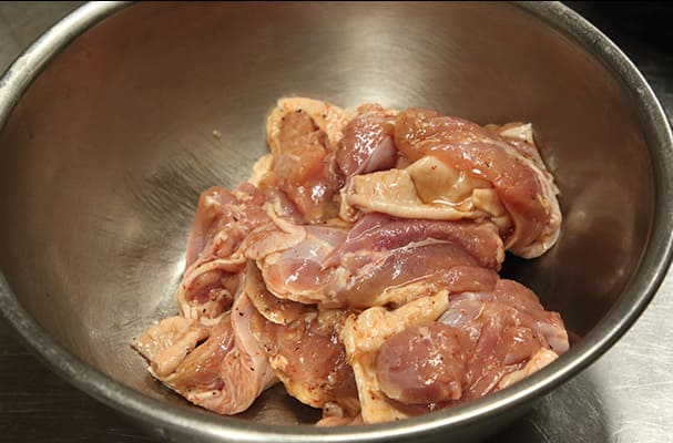 お肉の下味をつける